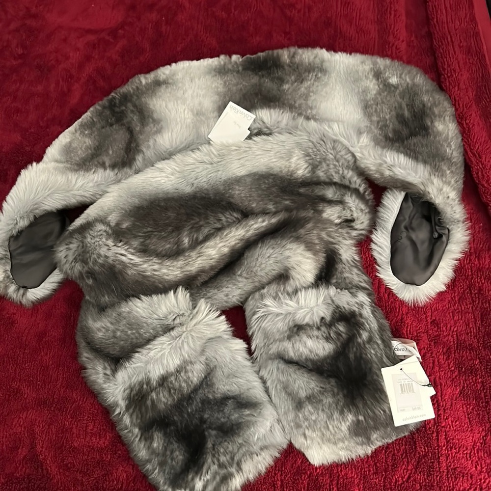 Calvin Klein Scarf Set - Picture 6 of 7
